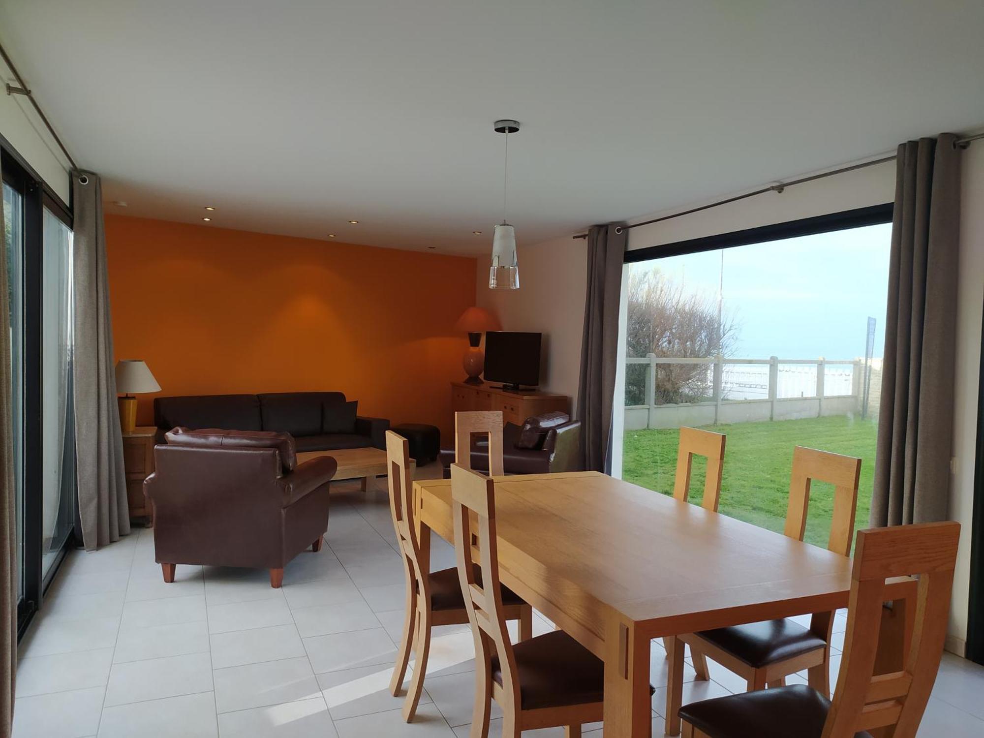 Gites Arromanches: Beachfront Retreat near Bayeux Asnelles Exterior photo